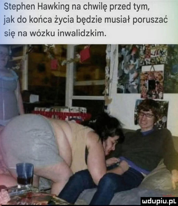 stephen hawking na chwilę przed tym jak do końca życia będzie musiał poruszać się na wózku inwalidzkim. mdupiupli