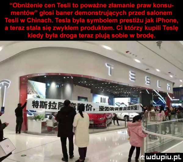 obniżanie cen tesli łu powazne złamanie praw komu. mintów głos bana demonstrujących przed salonem tasll w chinach. tula byla symbolom prnstltu jak iphonw a teraz stała sie zwykłem produktem. ci którzy kupili tesla kiedy byku drogi oraz plują sobie w brodę