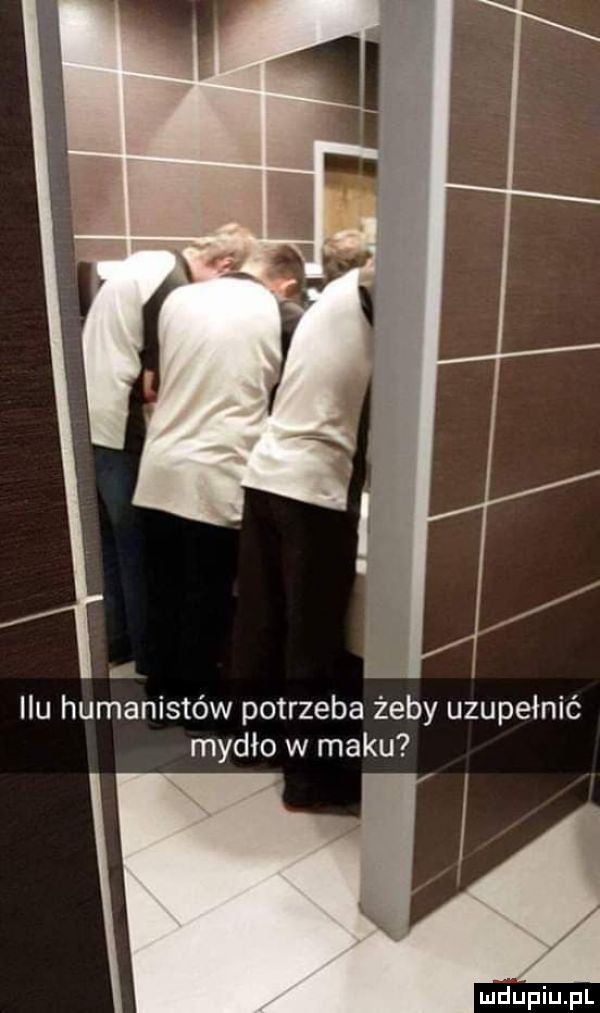 ilu humanistów potrzeba żeby uzupełnić mydło w maku