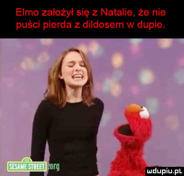emmo założył się z natalie że nie puści pierna z dildosem w dupie