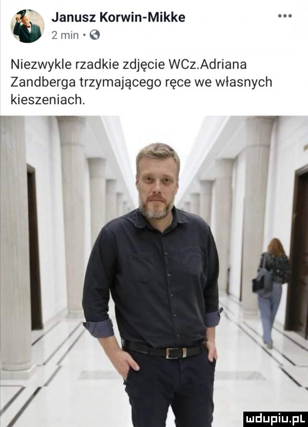 janusz korwin mikre b mm niezwykle rzadkie zdjęcie w-z adriana zandberga trzymającego ręce we własnych kieszeniach. i   mad i
