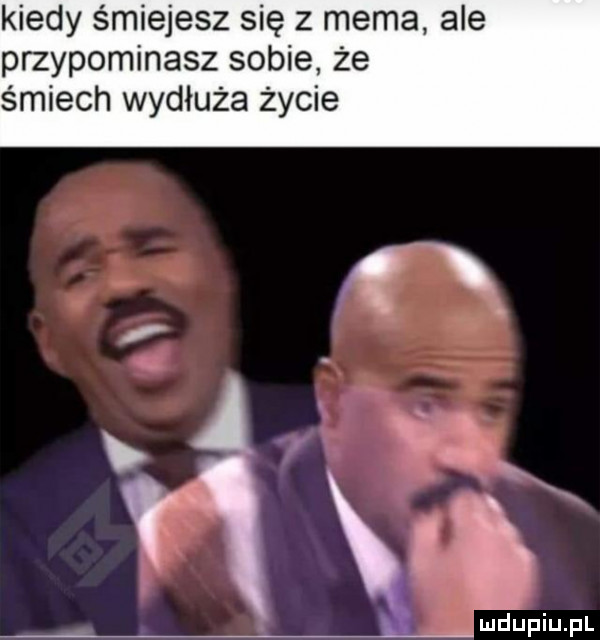 kiedy śmiejesz się z mema ale przypominasz sobie że śmiech wydłuża życie