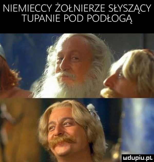 niemieccy żołnierze słyszący tupanie pod podłogą